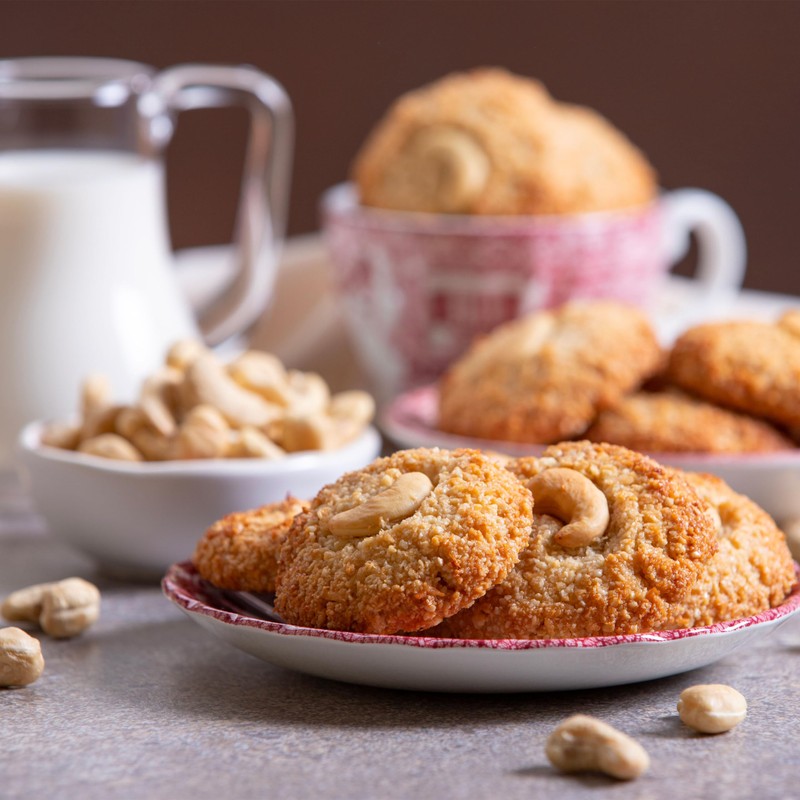 Yupik Roasted Unsalted Cashews, Butts, 2.2 lb (35.2 oz), Gluten-Free,