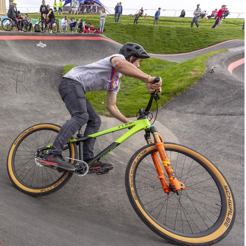 SCHWALBE Billy Bonkers 26x2.10 Kevlar Bead MTB Pump Truck