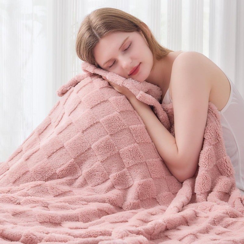 Wajade Fleece Throw Blanket, Fluffy Faux Fur Blanket for Bed