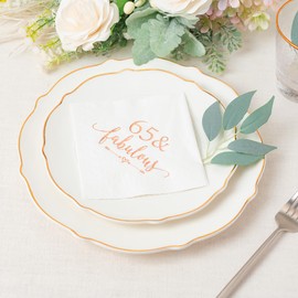 Crisky 65 y fabulosas servilletas de cóctel de oro rosa para mujeres, decoraciones de 65 cumpleaños, suministros de mesa de postre Bevergae de 65 cumpleaños, 50 piezas, 3 capas