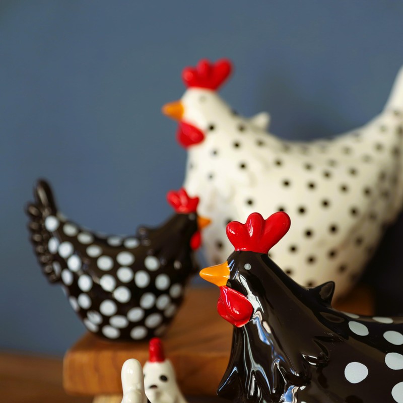 Fyne-Finds Ceramic Speckled Chicken Polka Dot Hen Shelf Sitter Ornament