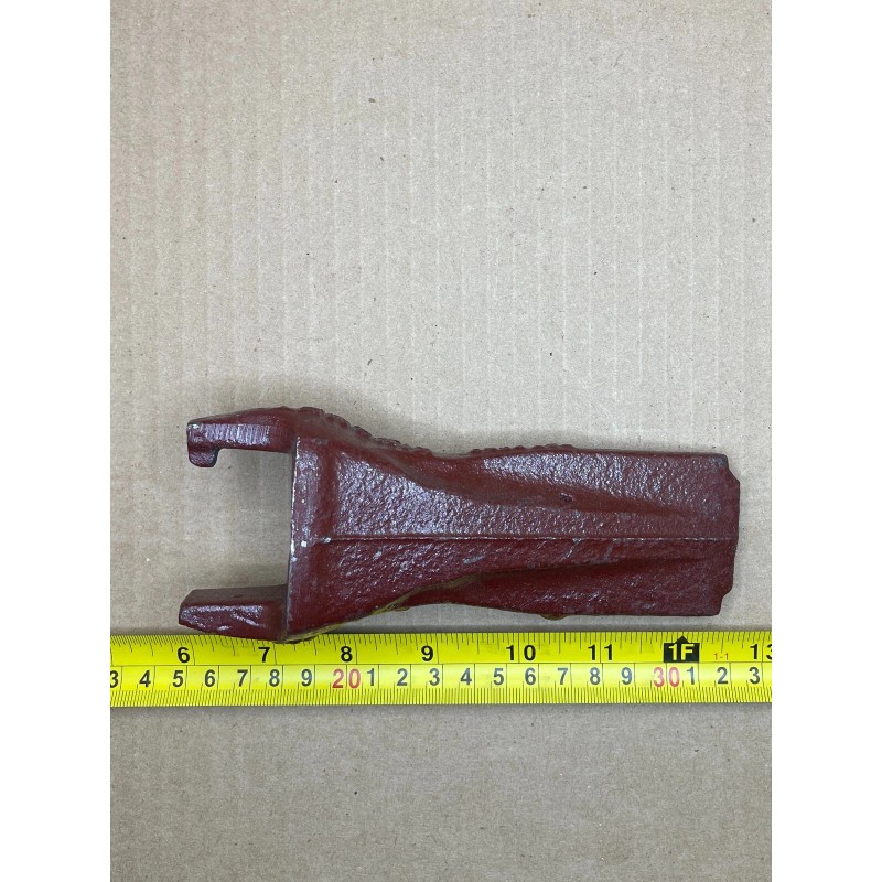 MTG MG8U MTG Kingmet OEM Bucket Tooth (Pin Sold Separately)