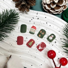 Christmas Press on Nails Short Oval Fake Nails with Christmas Tree Snowman Designs Winter Xmas Glue on Nails Full Cover Acrylic Nails for Women 24Pcs