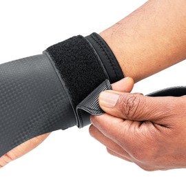 XeoCore Pro Chalkless Hand Grips, Cross Fit Grips, Pull Up Grips, Weightlifting Grips, Gymnastics Grips. Protects Against Tears & Blisters. Premium Enhanced Grip - Comfortable Wrist Support (S)