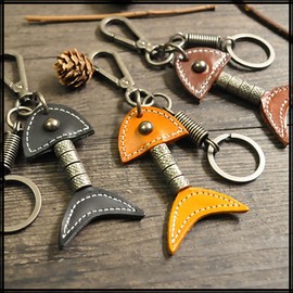 White Fang AZ165 Keychain, Keyring, Leather, Stylish, Retro, Charm, Fish, Bones, Men's, Women's,, Black