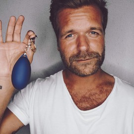 MaskEgg With Storage Egg & Keyring, MaskEgg puts an end to forgetting face protection, easy to clean, secure to attach, in 6 trendy colours