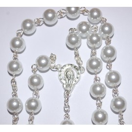 First Holy Communion Rosary Beads – Beautiful 1st Communion Keepsake Present - Gorgeous Girls or Boys Gift Set. Excellent Quality Five Decade Rosary with Silver Crucifix, Chain with Pearl effect beads supplied with FREE white satin drawstring pouch. For 