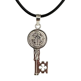 TClaudia, Medalla San Benito de plata 925, diseño llave de San Benito. Joyería para mujer y hombre de calidad. Protege a tus seres queridos con este regalo excepcional. Grande con collar de hilo.