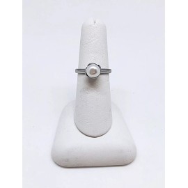 Shalom Jewelry Ladies White Freshwater Pearl Stainless Steel Ring NWT Sizes 6-8 Hypoallergenic
