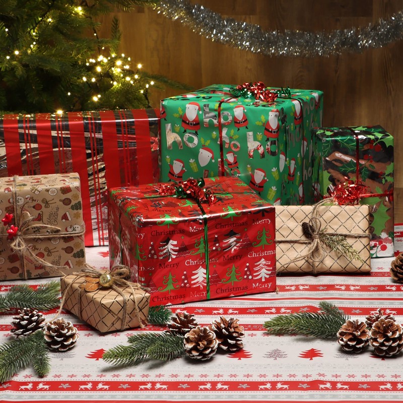 com-four® 4 x Tablecloths with Christmas Motif - Wipe Clean