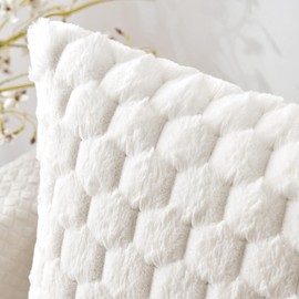 Woaboy White Throw Pillow Covers 18x18 Inch Set of 2 Unique Turtle Pattern Faux Fur Pillow Covers Decorative Throw Pillowcases for Home Decor Sofa Couch Bed Living Room