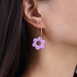 Atentuyi Boho Purple Flower Drop Earrings Gold Large Hoop Earrings Small Daisy Earrings Acrylic Dangle Earrings Resin Small Floral Earrings Jewellery for Women and Girls, Resin