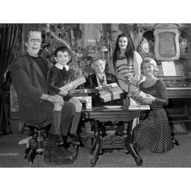 THE MUNSTERS SHOW CAST CHRISTMAS High Quality Metal Fridge Magnet 3x4 8066