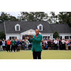 Masters  PGA SUPERSTAR TIGER WOODS WINS 2019 MASTERS  8X10 PHOTO W/BORDERS