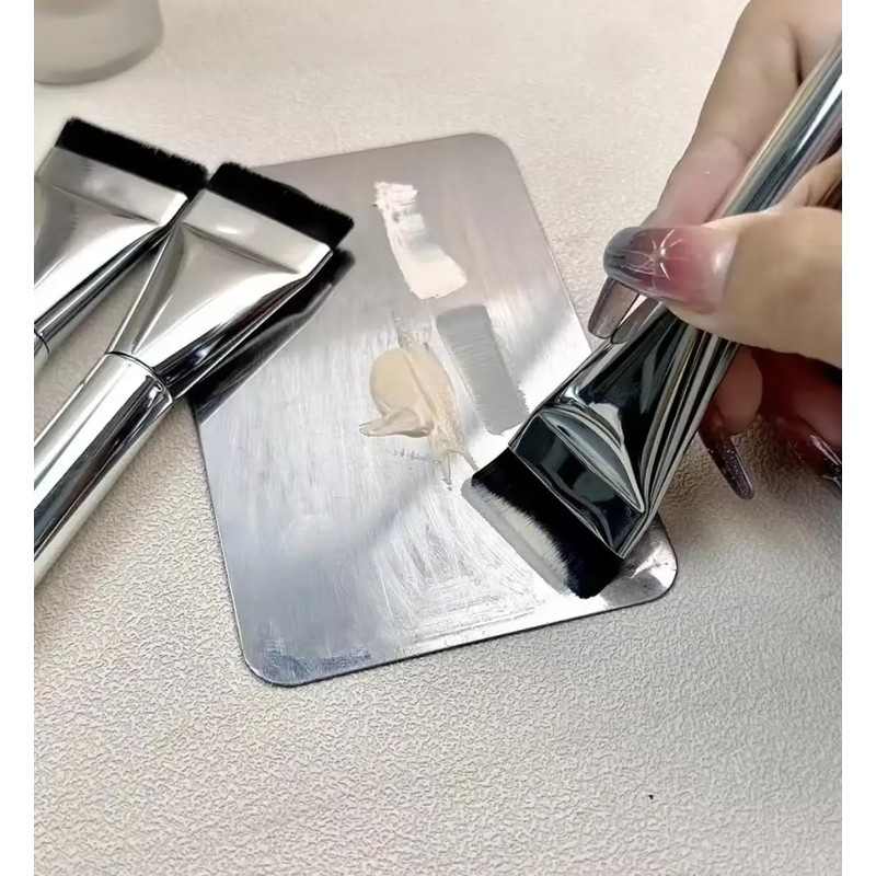 INTER-ESQUE Foundation Pinsel - Foundation Brush - Aluminium