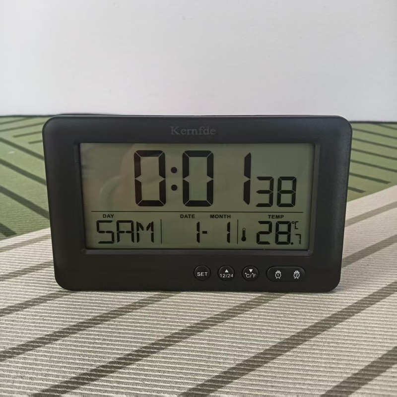 Travel Alarm Clock Battery Powered,Alarm Clocks for Bedrooms,Small Digital Clock