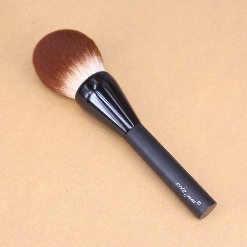Vela.Yue Large versatile powder brush for a flawless lightweight look