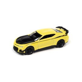 Auto World NICKY 2019 CHEVY CAMARO ZL1 1LE 1/64 scale DIECAST CAR AUTO WORLD AWSP094/24B