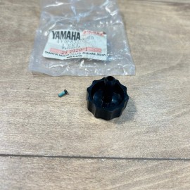 Yamaha OEM NOS TRIP METER KNOB / 4V5-83578-00 / IT175 IT200 IT250 IT465 IT490