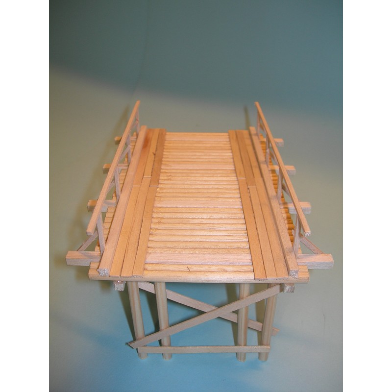 1/35 Scale - WW2 German Engineers Heavy Duty Wooden Bridge