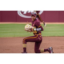 DELISOUL HOT Pink Eye Black Stick, Anti-Glare Eye Black for Football Baseball Softball Lacrosse Hockey, Sweat-Proof Eye Black Sports War Paint, Smooth & Long Lasting, High Pigmented, 0.67 oz