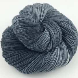 Manos Del Uruguay Silk Blend Fino 427 Mourning, 100 g, Wool with Silk for Knitting and Crocheting, Merino Silk Blend, Hand-Dyed with Colour Gradient