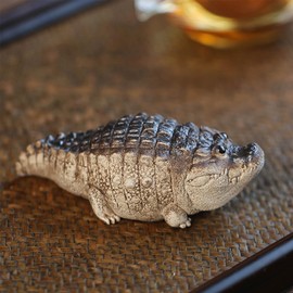 ZVZKC Tea Pet Alligator Figurine, Cute Alligator Baby Statue Ornament, Chubby Mini Alligator Desk Pets, Alligator Decor Small Sculpture, Handmade Crocodile Figurine for Home Garden Decoration (B)