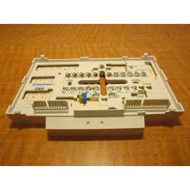Honeywell T7300F2010 Subbase Thermostat 1-Stage Heat And 1-Stage Cool System