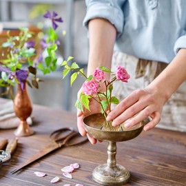 8 Pcs 1.34 Inch Flower Frog, Flower Frogs for Arrangements Vase, Japanese Floral Arrangement Ikebana Kenzan with Rubber Base Flower Fixed Tools for Flower Arrangement Home DIY Craft(Gold)