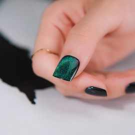 evpct Green Cat Eye Short Press on Nails Square, Short Square Glue on Nails for Women Gift, Emerald Green Metallic Glitter Glossy Reusable Spring Summer Gel Press on Acrylic Fake Nail with Designs