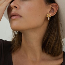 Teppdfann Gold Flower Earrings for Women – Elegant Gold Drop Dangle Earrings with Five Floral Design, Beautiful Flower Teardrop Jewelry for Gift