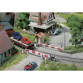 FALLER Restricted Railway Crossing Model Kit with 78 Individual Parts 190 x 160 x 50 mm I Model Railway Accessories H0 Building I Model Railway H0 Transition