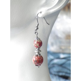 Ohrringe aus Edelstahl mit roten kaiserlichen Jaspisperlen und silbernen Messingperlen