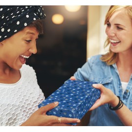 Wrapping Paper. Blue & Silver Star Twin design pack. 8 XL Sheets (50 x 70cm), 4 of each design. Gift Wrap with matching Tags. Cutting grid on reverse.