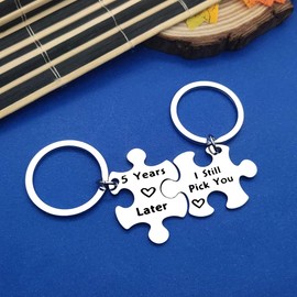 Anniversary Keyring Gifts for Her Him 5 Years Later I Still Pick You Matching Couple Keyring Set Wedding Anniversary Keychain Couple Puzzle Keyring for Husband Wife Valentines Day Gift for Boyfriend