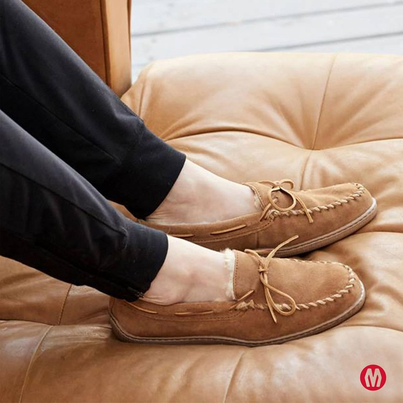 Minnetonka Women's Hardsole Pile Lined Slipper,Brown,9 M US