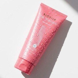 Kind Tan's Hair Treatment for Stronger Hair Without Worrying About Breakage 300ml. Stronger hair without worrying about breakage. / 친절한탄씨 끊어짐 걱정없이 더 튼튼한 머릿결 트리트먼트 300ml 끊어짐 걱정없이 더 튼튼한 머릿결