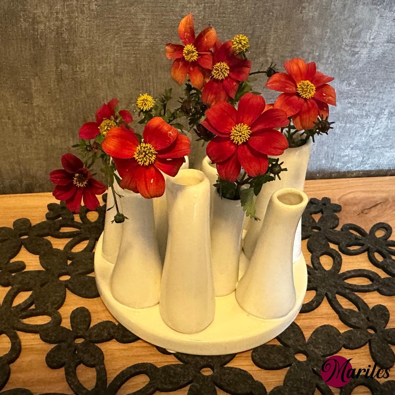 Mariles Vases Set on Base Flower Vases Flower Pot Table