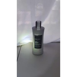 Raw Sugar Jabón Corporal Charcoal + Bamboo 740ml