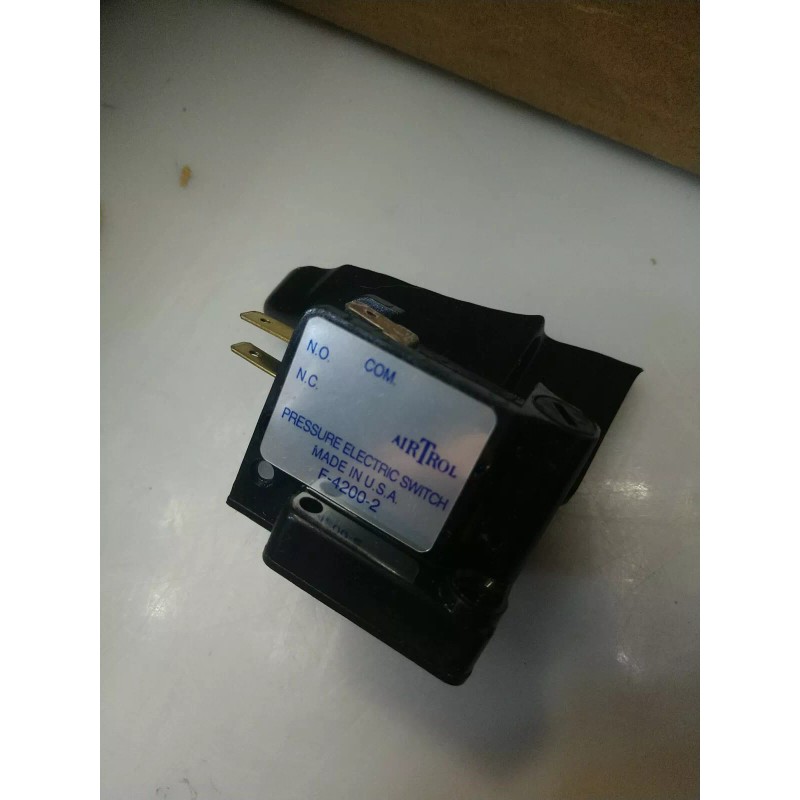 AirTrol F-4200-2 Electric Pressure Switch, New w/ Molded Cover