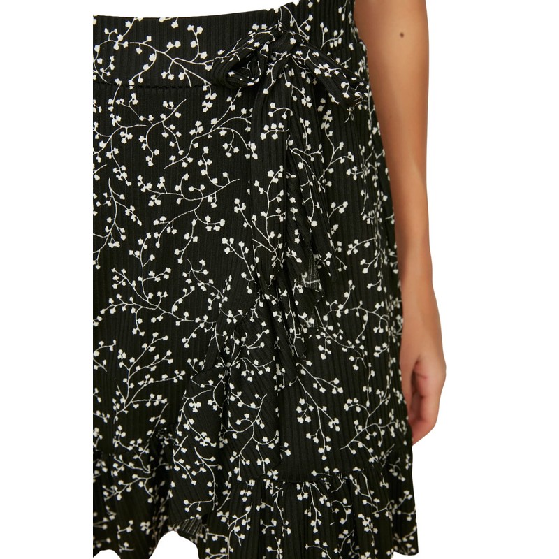 TRENDYOL Women's R Floral Pattern Knitted Skirt, black