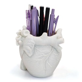 DAECHAO Heart-shaped Pen Holder for Desk Accessories and Office Decor, Pencil Holder for Desk Organizers, Compact Desk Accessories Gift for Women and Men, Pencil Cup for School, Office, Home (White)