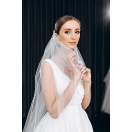 WEZTEZ Bridal Veils Beaded Edge Wedding Veil,1 Tier Pearl Crystal Edge Fingertip Length Short Bride Veil With Metal Comb