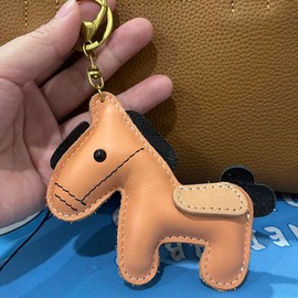 [Yocipa] Cute Genuine Leather Horse Keychain with Horse Design Charm Leather Key Chain Bag Charm Car Key Ring Bag Charm for Bag Keyring Accessories, Khaki