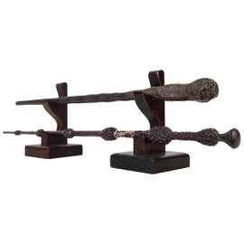 Nangopop 魔法使いの杖スタンドディスプレイ - 2段木製魔法の杖ホルダー テーブルディスプレイ用 2本の杖を保持