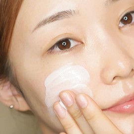 Sun Project Light Sun Essence 120 ml - Korean Sun Cream for Face and Body, Sun Care for Oily & Combination Skin, Sun Protection Made of Larch, Korean Sunscreen