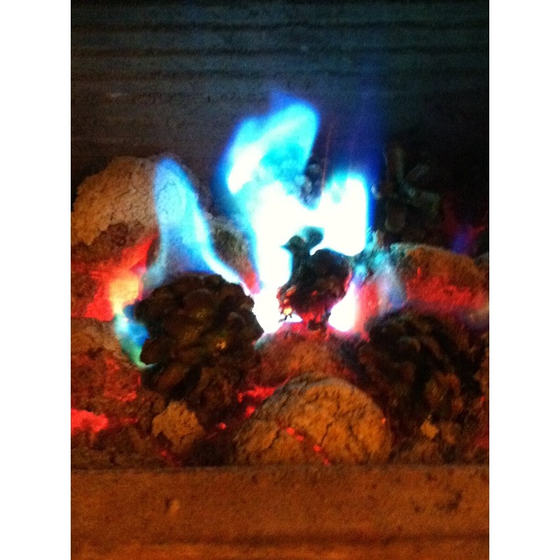 Aurora Cones, Colour-Changing Pine Cones for Fireplaces, Grills, Open Fire