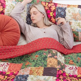 TEXSTEAD King Size Quilt Set - Comforter Set Red Bedding Sets, Soft Coverlet Patchwork Reversible Lightweight Bedspread with 2 Pillow Shams, (104"x90", 3 Pieces)