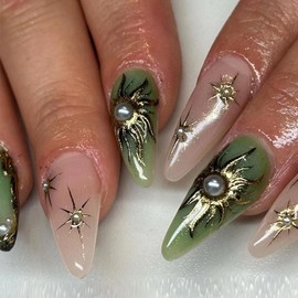 MISUD Press on Nails Medium Almond Fake Nails Glossy Glue on Nails Green Chrome Acrylic Nails Stiletto Artificial Nails Sun Star Pearl Stick on False Nails with Design 24 pcs