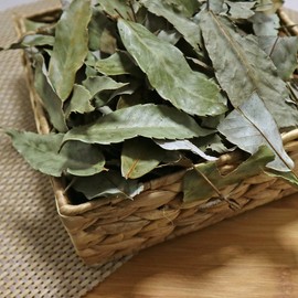 300g of chamduri leaves (domestic) / 참두리 참가시나무잎 300g (국내산)